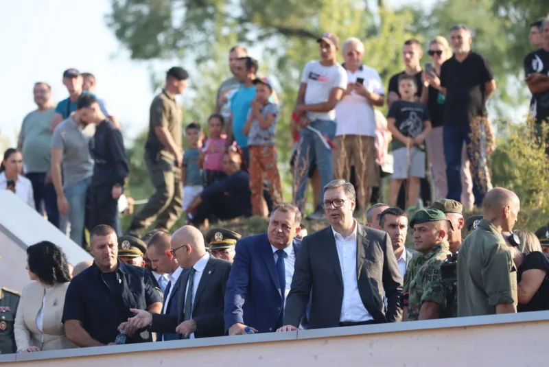 dodik vucic vojska