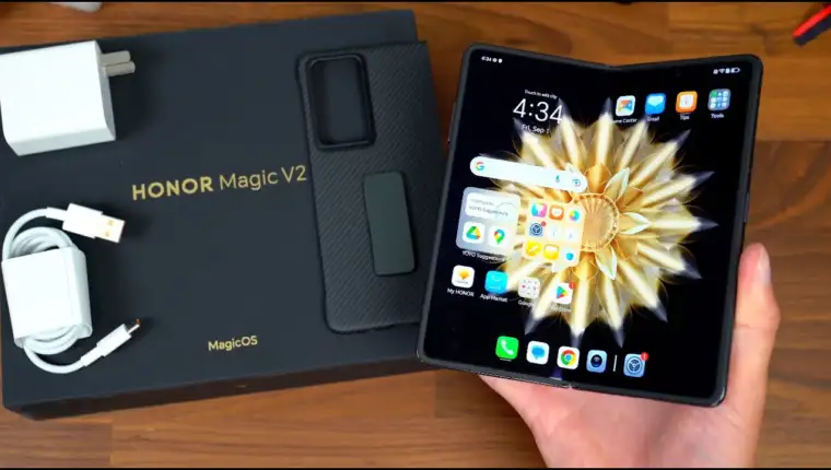HONOR Magic V2