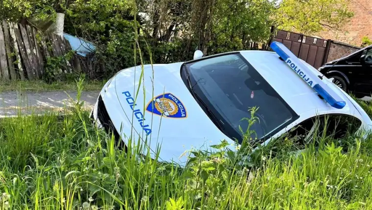 policija-prometna-izletio-bok-policijski-automobil