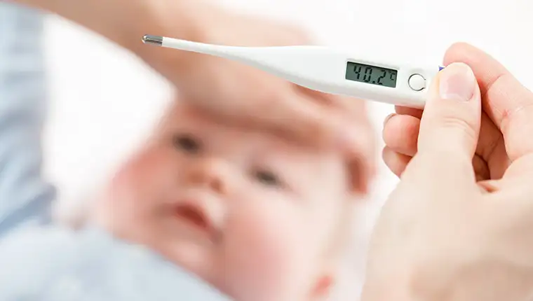 Close-up,Thermometer.,Mother,Measuring,Temperature,Of,Her,Ill,Kid.,Sick