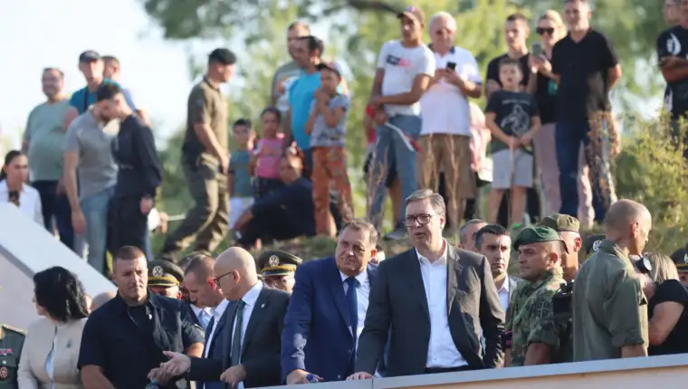dodik vucic vojska