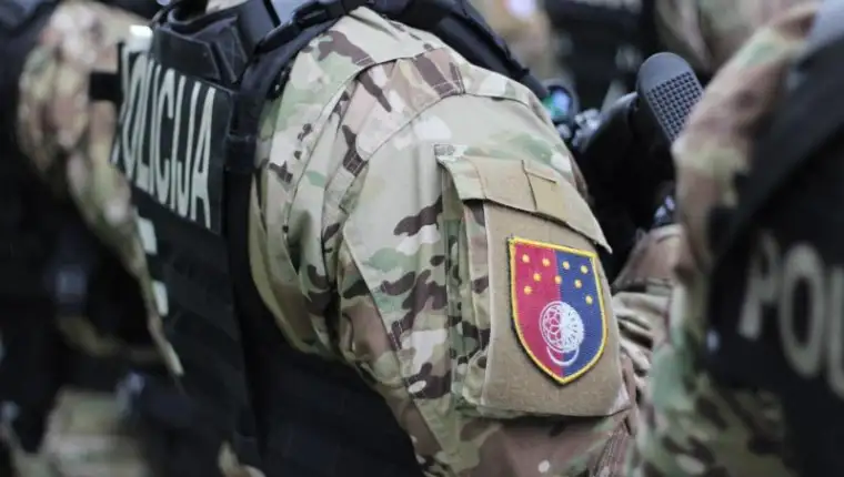 policija