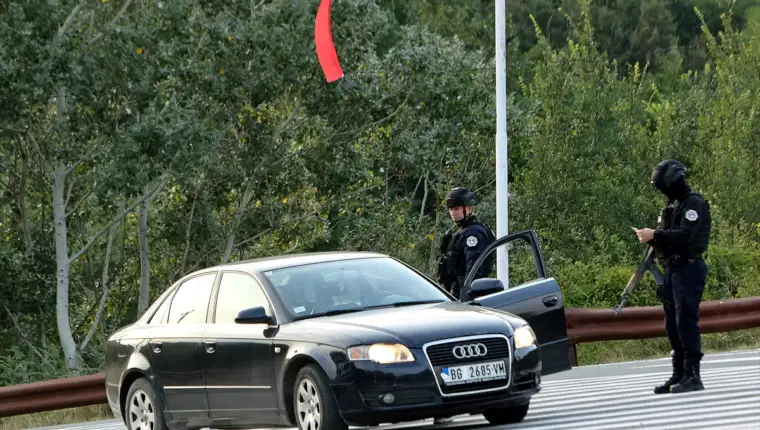 AA-20230925-32239659-32239653-KOSOVO_POLICIJA_I_DALJE_PATROLIRA_NA_SKRETANJU_PREMA_BANJSKOJ_2