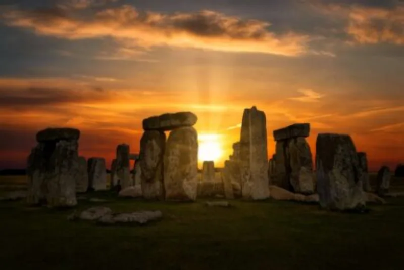 stonehenge-4614639_1280-427x285