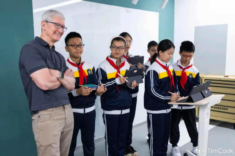 tim cook kina