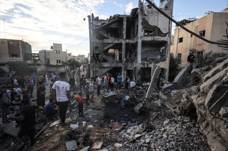 AA-20231017-32426379-32426371-IZRAEL_NASTAVLJA_ZRACNE_NAPADE_NA_GAZU