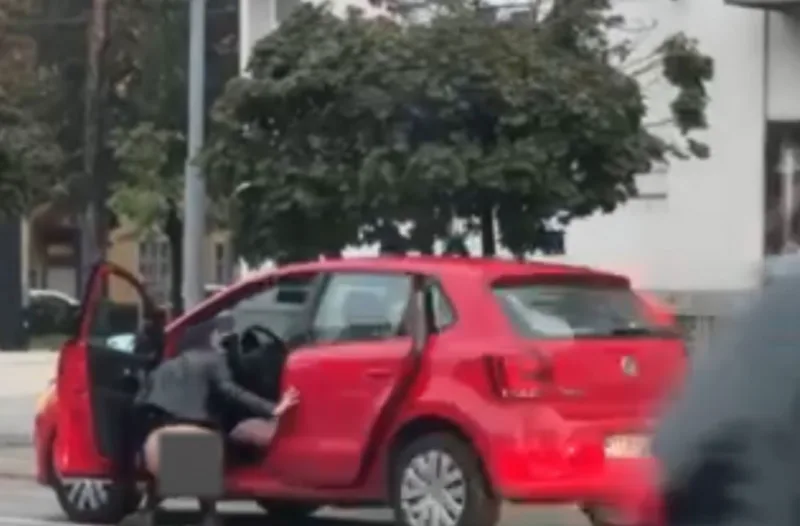 banjalucanka vrsi nuzdu pored auta