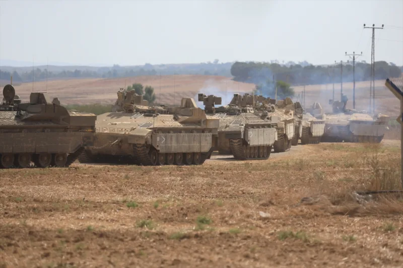 AA-20231013-32391336-32391309-IZRAELSKA_VOJSKA_NASTAVLJA_RASPOREDIVANJE_TENKOVA_I_OKLOPNIH_VOZILA_NA_GRANICI_SA_GAZOM