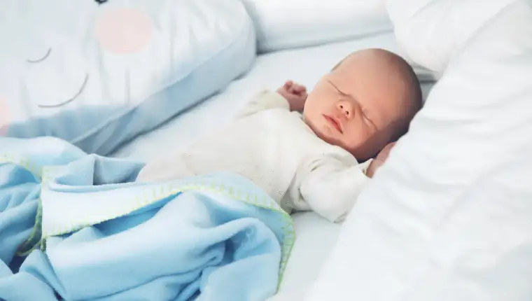 Newborn baby sleep first days of life.