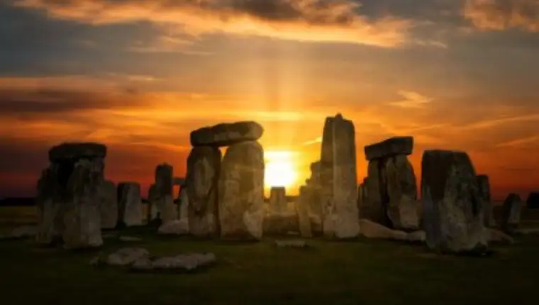 stonehenge-4614639_1280-427x285