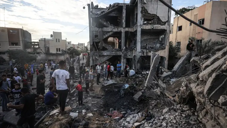 AA-20231017-32426379-32426371-IZRAEL_NASTAVLJA_ZRACNE_NAPADE_NA_GAZU