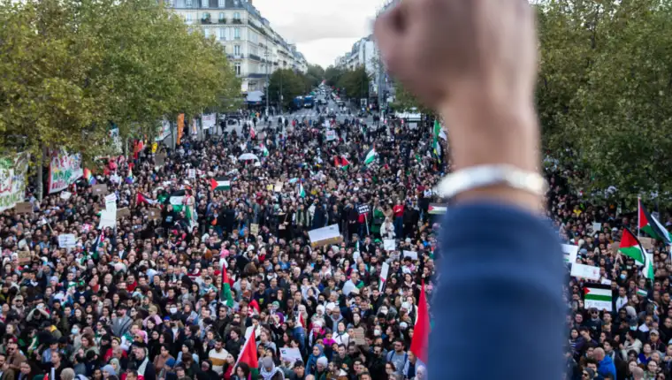 Desetine hiljada ljudi na skupu podrške Palestini u Parizu