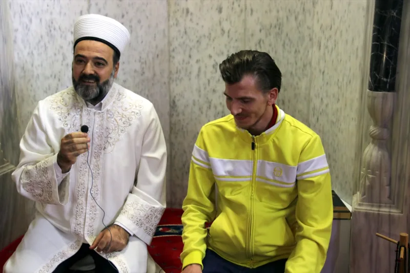 AA-20231113-32850309-32850304-DORDE_NANSIC_IZ_SRBIJE_PRIMIO_ISLAM_TOKOM_POSJETE_SANLIURFI