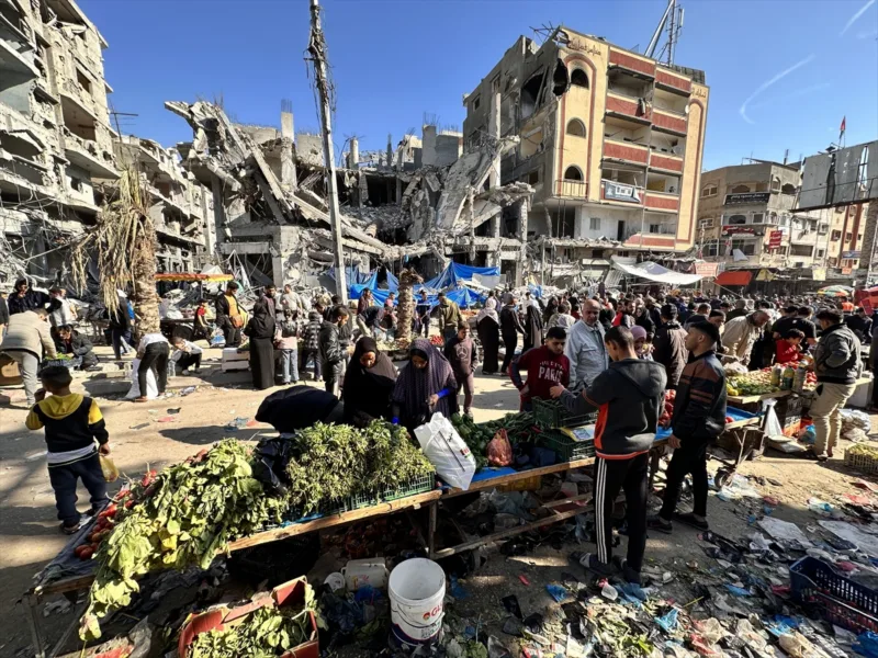 AA-20231130-33071546-33071539-GAZA_LJUDI_NA_PIJACI_KUPUJU_NAMIRNICE_TOKOM_HUMANITARNE_PAUZE