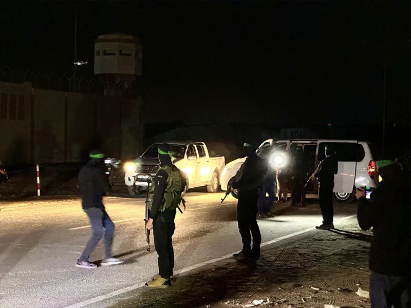 AA-20231127-33040873-33040863-HAMAS_ZVANICNICIMA_CRVENOG_KRIZA_PREDAO_11_IZRAELSKIH_ZAROBLJENIKA