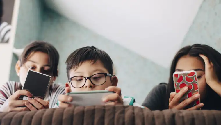 the-5-things-you-must-do-before-giving-a-child-a-smartphone-1640003016