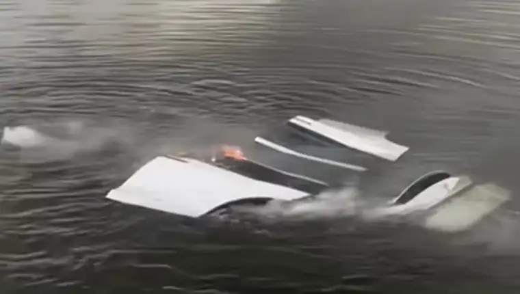 tesla gori pod vodom