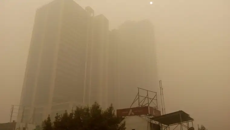Poulluted_killer_fog_in_Delhi