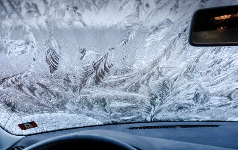 zamrznuta stakla auto