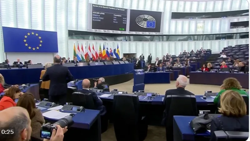 parlament 4