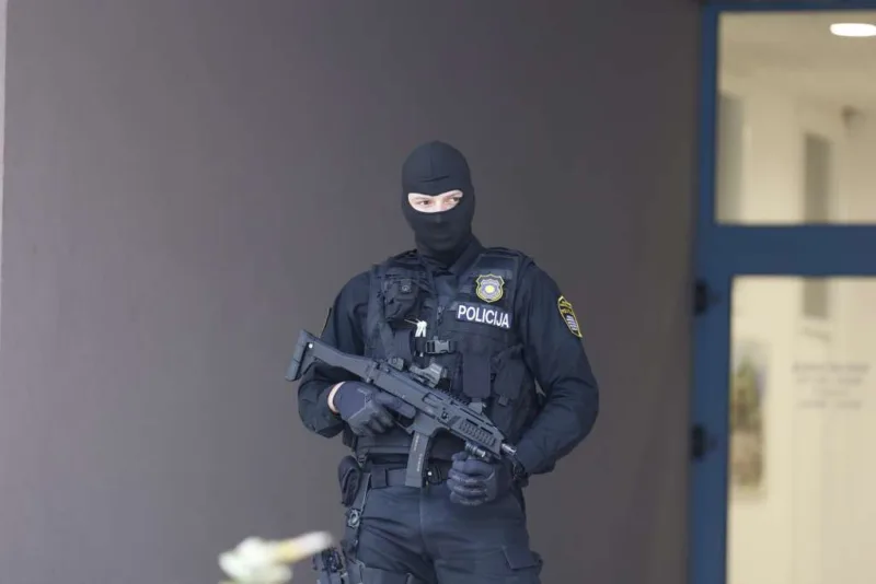 policija