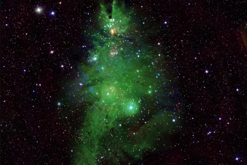 nasa-objavila-prigodnu-fotografiju-svemirskog-bozicnog-drvca_lGA__3