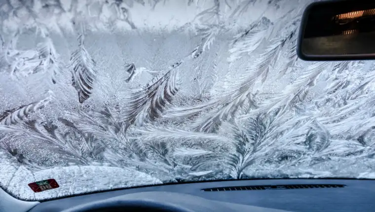 zamrznuta stakla auto