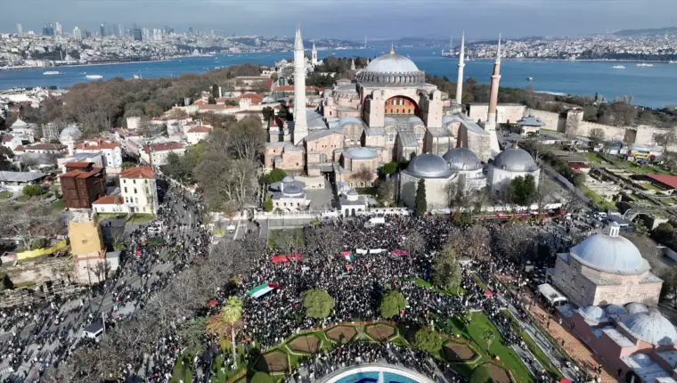 AA-20231210-33152063-33152052-VELIKI_PROTEST_ZA_GAZU_U_ISTANBULU