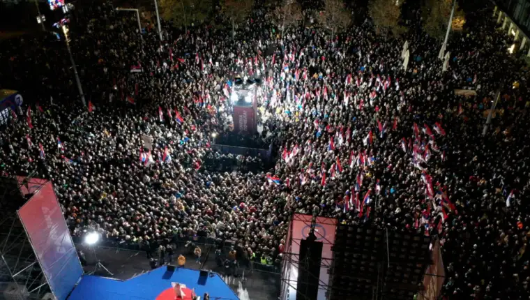 1702409112-Dron-Zavrsni-miting-opozicije-01-1024x576