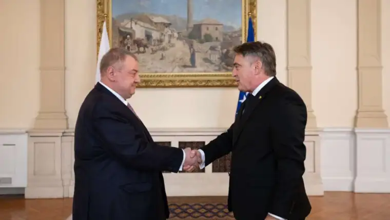 komsic ambasador poljske