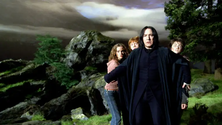WB_F3_SnapeStandsInFrontOfHarryRonAndHermione_TRL-022C_UP_HPE3
