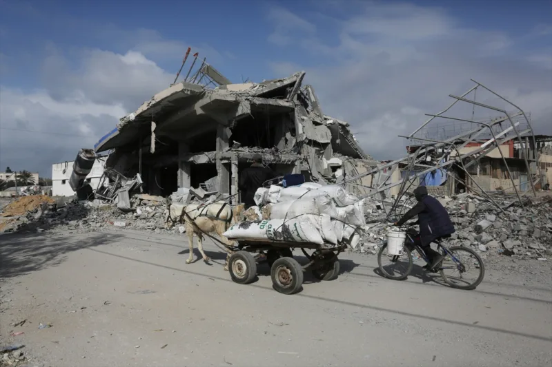 AA-20240123-33510500-33510499-HILJADE_PALESTINACA_RASELJENIH_IZ_KHAN_YOUNISA_IDU_PREMA_RAFAHU