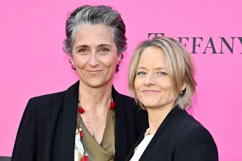 Jodie-Foster-Alexandra-Hedison-112123-tout-5162ce57dab140269a23fa07a6cb7603