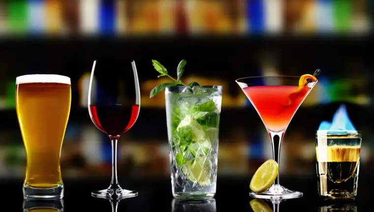 Selection,Of,Best,Selling,Drinks,Beer,Glass,Of,Wine,Cocktails