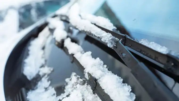 zaledjeno auto
