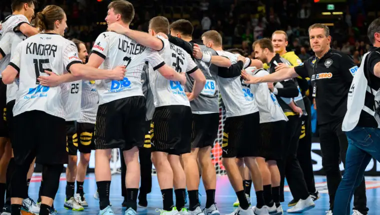 33470256-bei-der-handball-em-im-eigenen-land-will-die-deutsche-nationalmannschaft-ueberzeugen-UsU6YA8OTfe