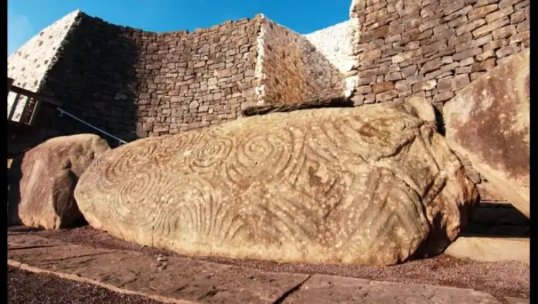 Newgrange-696x392