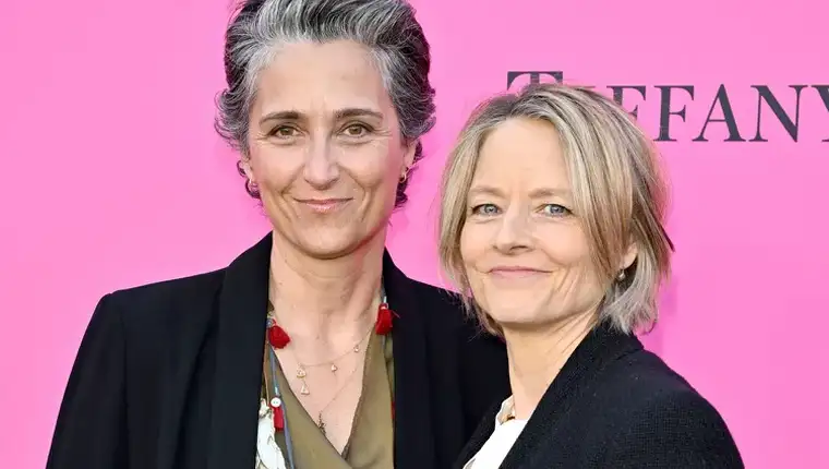 Jodie-Foster-Alexandra-Hedison-112123-tout-5162ce57dab140269a23fa07a6cb7603