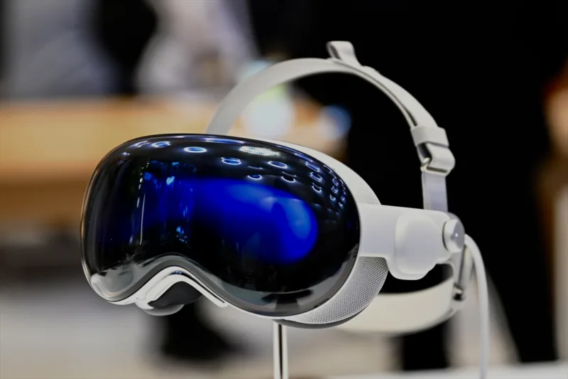 AA-20240204-33610489-33610476-APPLEOVE_NAOCALE_VISION_PRO_PUSTENE_U_PRODAJU_U_SADU