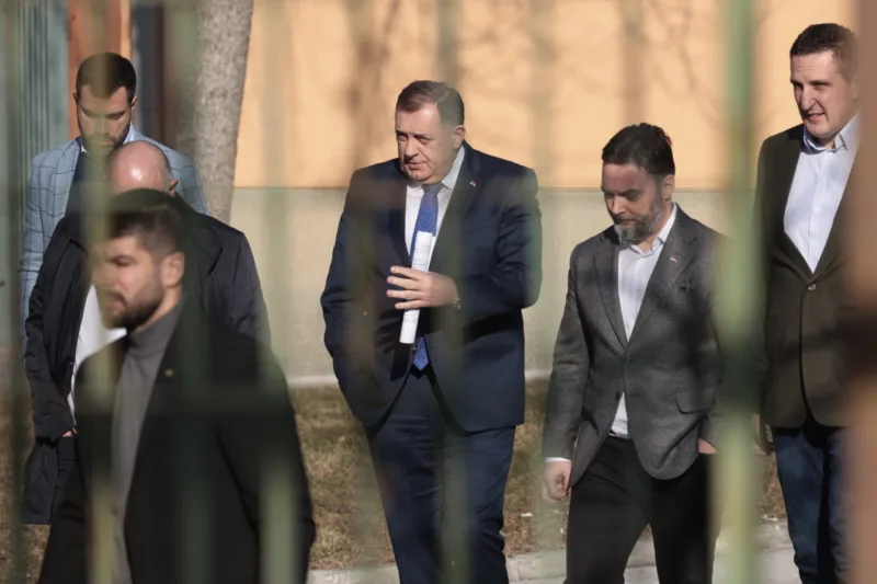 dodik izlazi iz suda bih