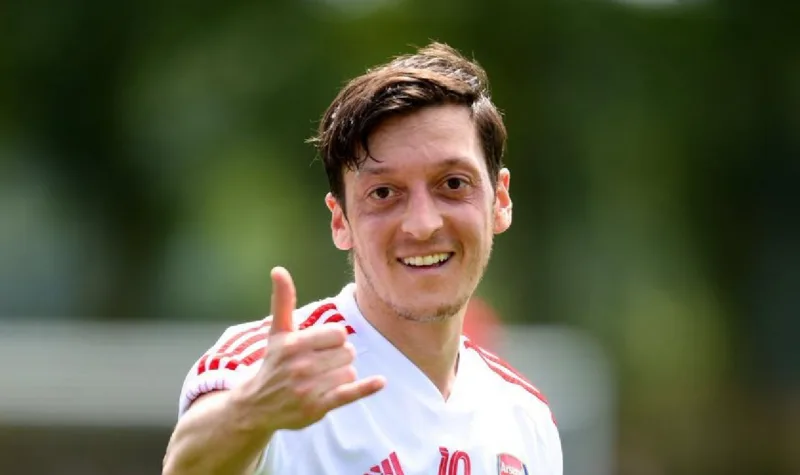 mesut ozil.jpg