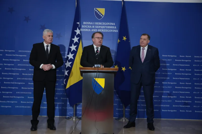 sastanak trojka hdz snsd (19)