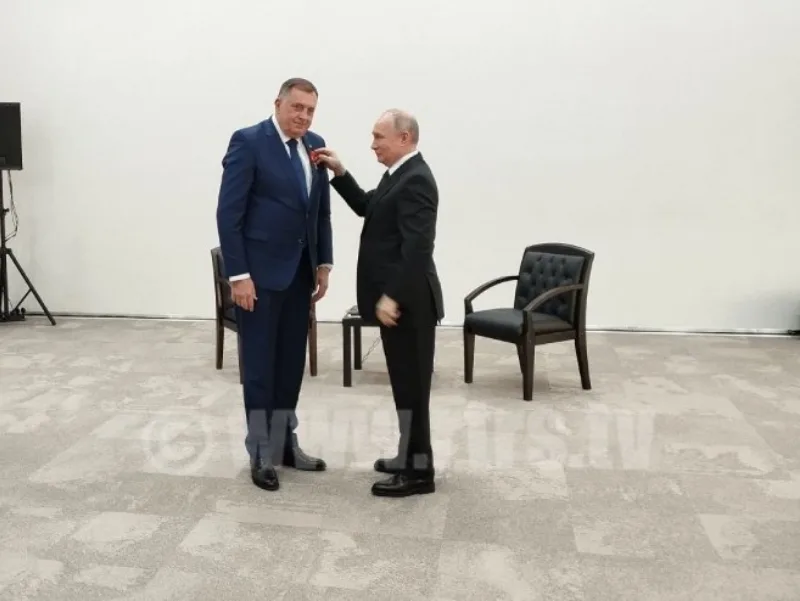 Putin urucio Orden Aleksandra Nevskog Dodiku