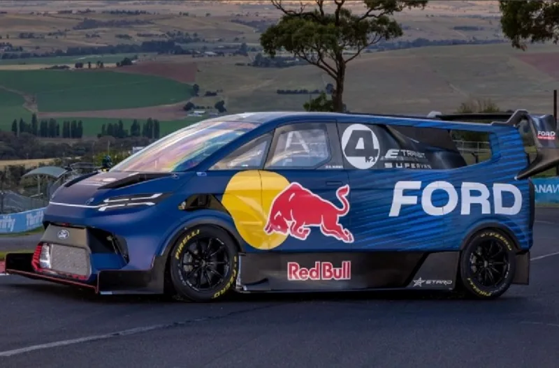 ford supervan.jpg
