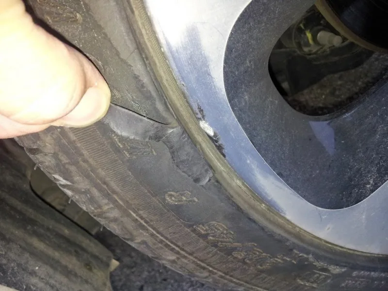 oštećenje guma prilikom parkinga