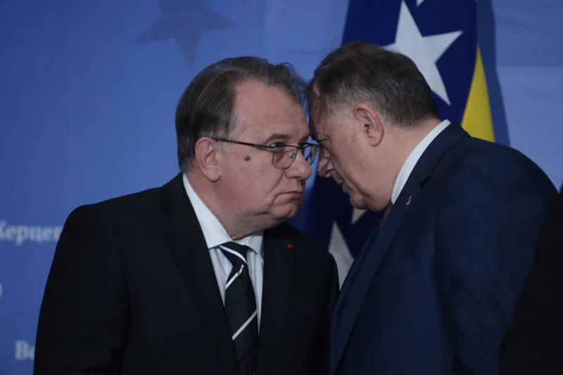 sastanak trojka hdz snsd (1)