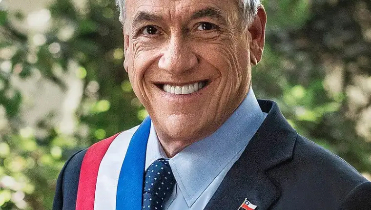 Retrato_Oficial_Presidente_Piñera_2018_(cropped7)
