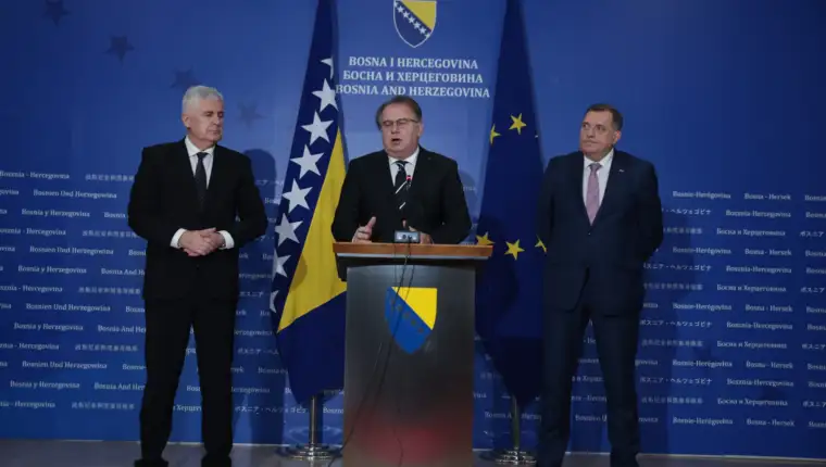 sastanak trojka hdz snsd (17)