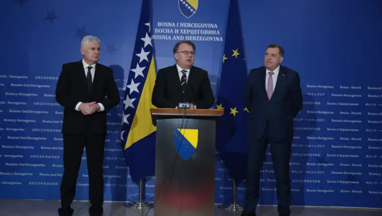 sastanak trojka hdz snsd (19)