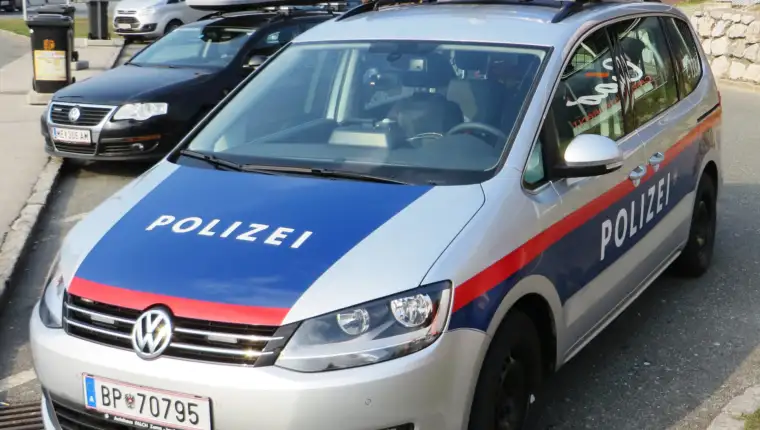 Police_car_Austria_01